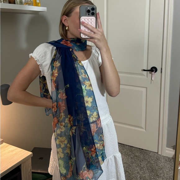 Blue floral scarf - Picture 2 of 2